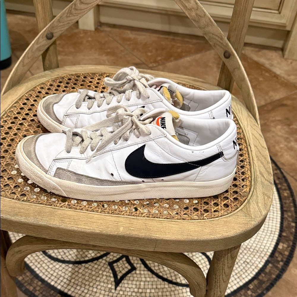 Nike White and Black Low-Top Sneakers